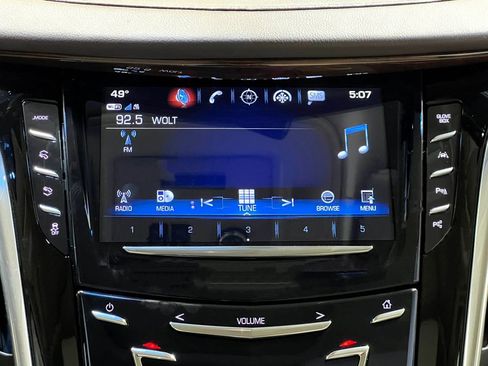 Used 2017 Cadillac Escalade Luxury AWD/4WD image 27