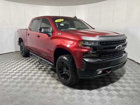 Used 2021 Chevrolet Silverado 1500 LT Trail Boss w/ Convenience Package II AWD/4WD image 2