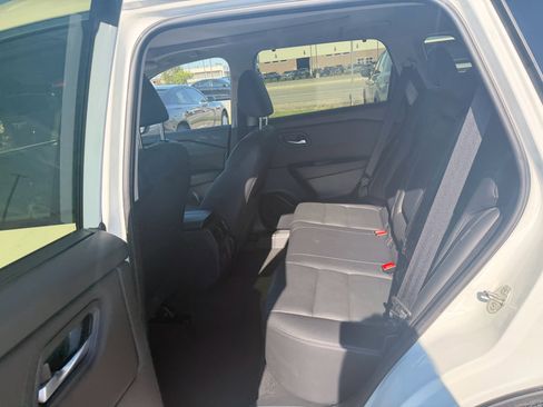 Used 2025 Nissan Rogue SL w/ Tech Package FWD image 6