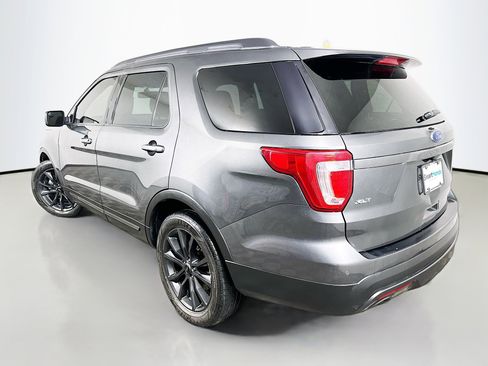 Used 2017 Ford Explorer XLT w/ Equipment Group 202A image 5