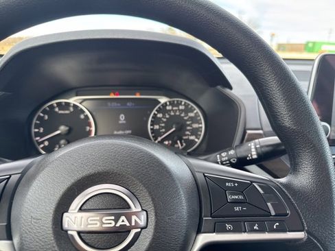 Used 2024 Nissan Altima 2.5 SV image 11