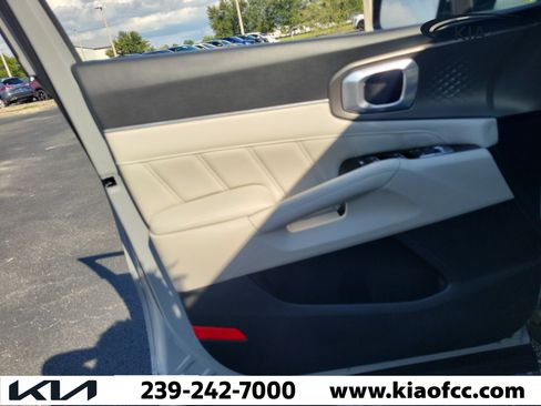 Certified 2024 Kia Sorento SX FWD image 23