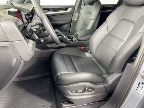 Certified 2026 Porsche Cayenne image 5