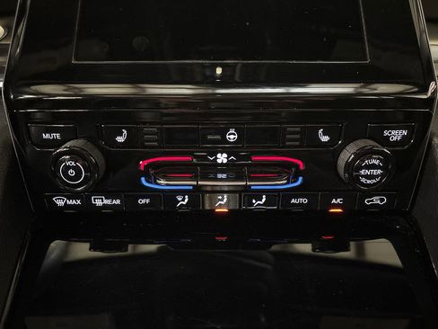 Used 2023 Jeep Grand Cherokee L Laredo image 26