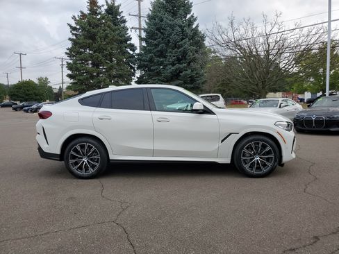 Used 2022 BMW X6 xDrive40i w/ M Sport Package AWD/4WD image 6