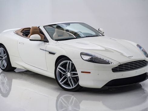 Used 2016 Aston Martin DB9 GT RWD image 3