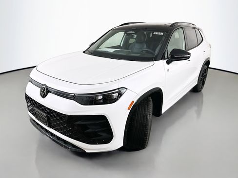 New 2026 Volkswagen Tiguan SE R-Line AWD/4WD image 3