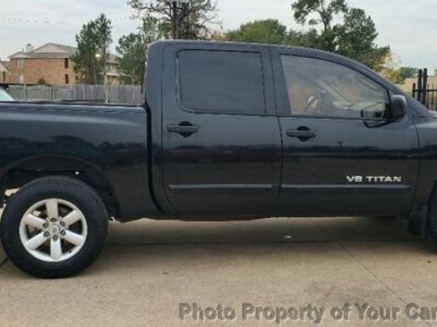 Used 2010 Nissan Titan SE RWD image 13