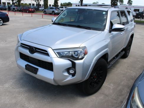 Used 2021 Toyota 4Runner SR5 Premium w/ Moonroof Package RWD image 5