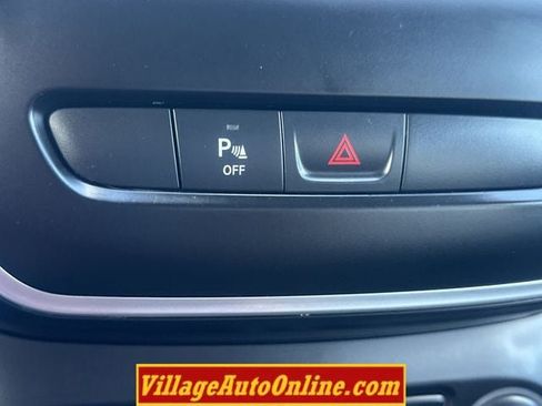 Used 2019 Jeep Cherokee Latitude Plus AWD/4WD image 22