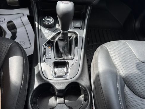 Used 2020 Jeep Cherokee Limited AWD/4WD image 18