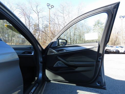 Used 2018 BMW M550i xDrive image 12