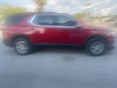 Used 2023 Chevrolet Traverse LT image 2