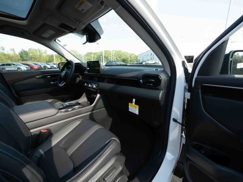 New 2025 Honda Pilot Touring image 26