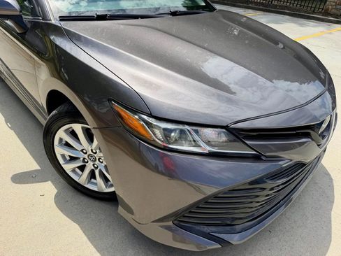 Used 2018 Toyota Camry LE FWD image 12