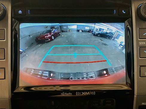 Used 2016 Toyota Tundra SR5 w/ SR5 Upgrade Package AWD/4WD image 9
