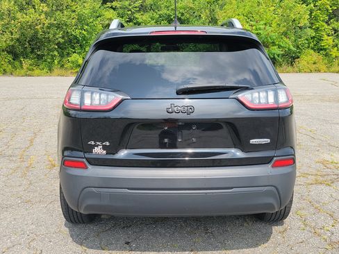 Used 2019 Jeep Cherokee Latitude w/ Cold Weather Group AWD/4WD image 6