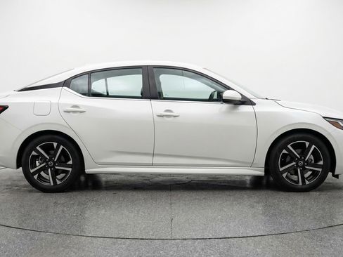 Used 2025 Nissan Sentra SV FWD image 11