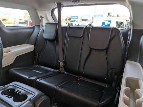 Used 2024 Kia Carnival LX image 25