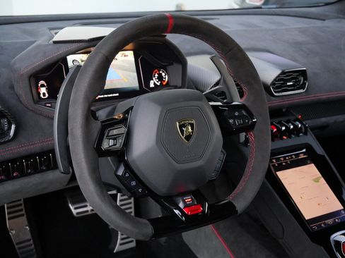 Used 2023 Lamborghini Huracan Sterrato image 18