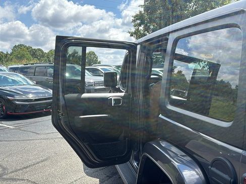 Used 2023 Jeep Wrangler Unlimited Sahara w/ Cold Weather Group AWD/4WD image 24