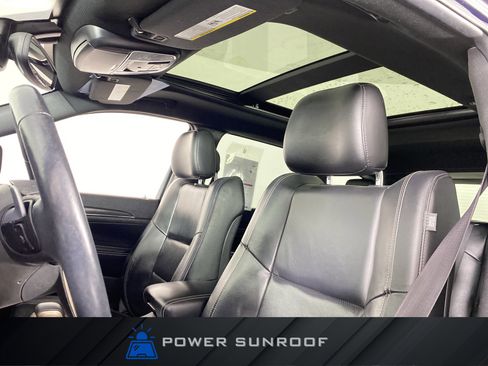 Used 2017 Jeep Grand Cherokee Limited w/ Luxury Group II AWD/4WD image 2