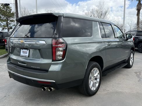 Used 2023 Chevrolet Suburban Premier image 3