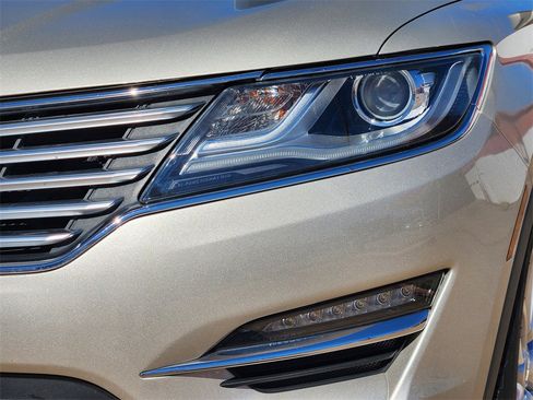 Used 2017 Lincoln MKC Reserve image 9