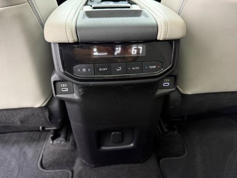 Used 2024 Toyota Grand Highlander XLE image 32
