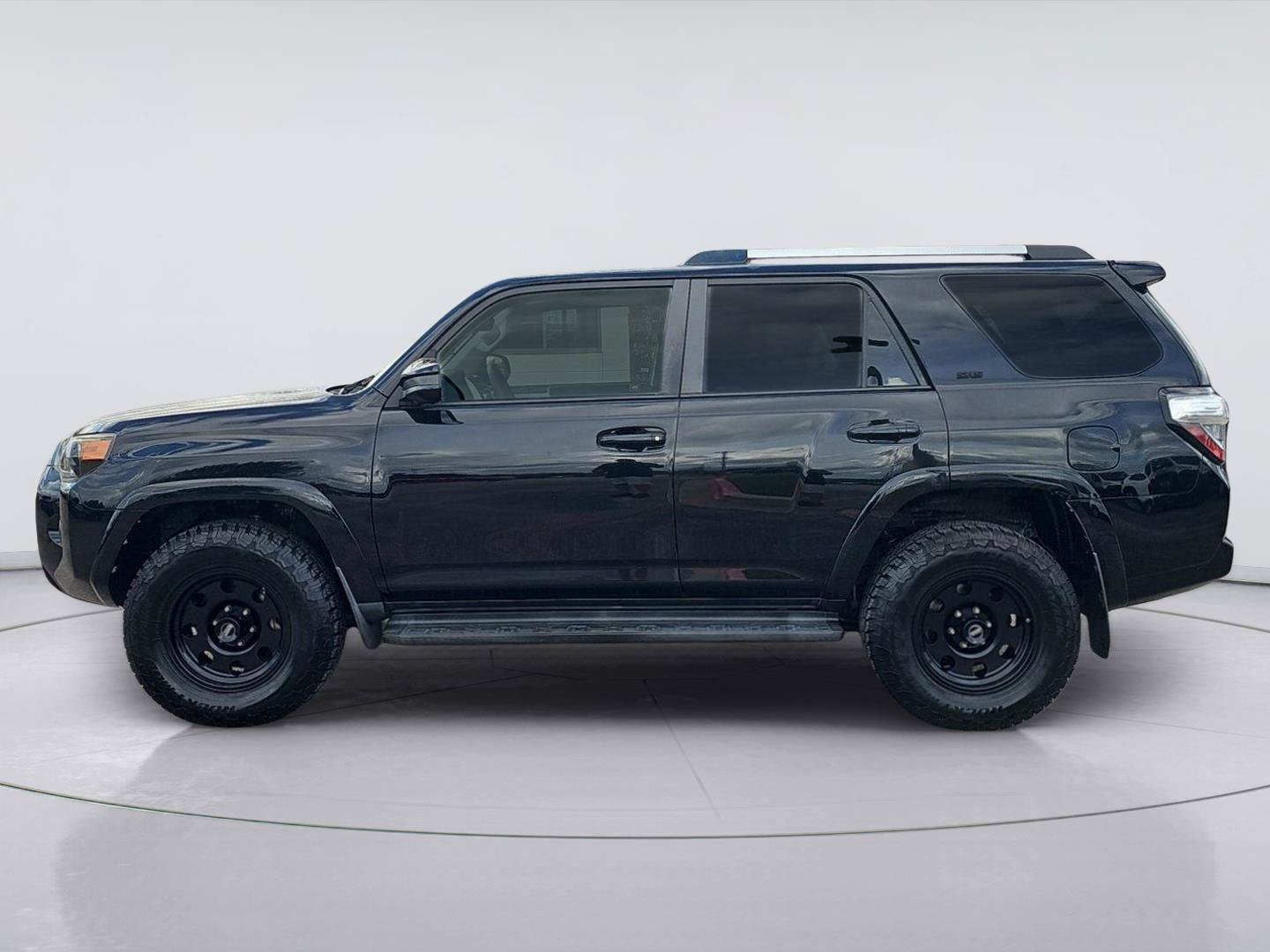 Used 2019 Toyota 4Runner SR5 AWD/4WD image 2