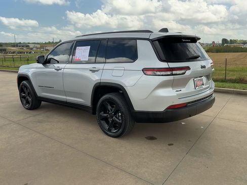 Used 2025 Jeep Grand Cherokee L Altitude image 6