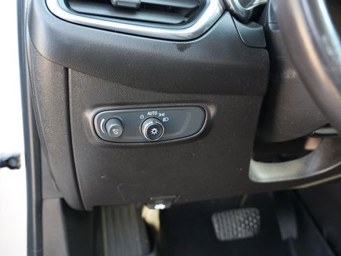 Used 2019 Chevrolet Equinox LT image 19