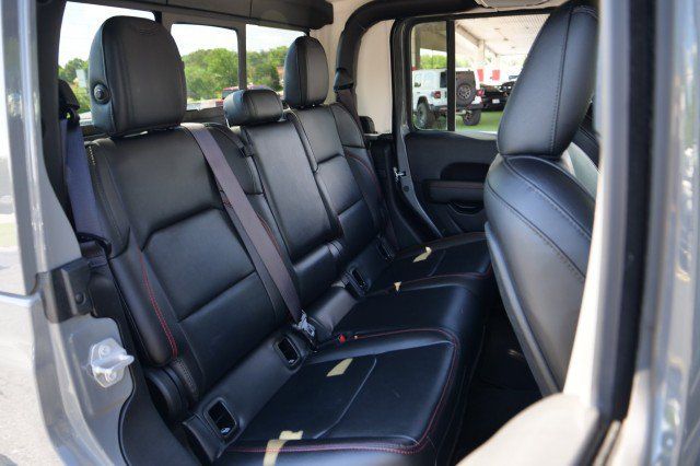 Used 2021 Jeep Gladiator Rubicon AWD/4WD image 39