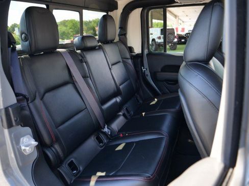 Used 2021 Jeep Gladiator Rubicon AWD/4WD image 39