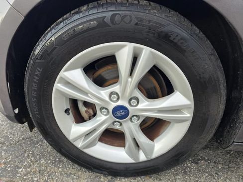 Used 2014 Ford Focus SE FWD image 9