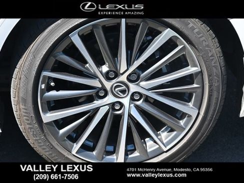 Used 2025 Lexus ES 300h w/ Premium Package FWD image 11