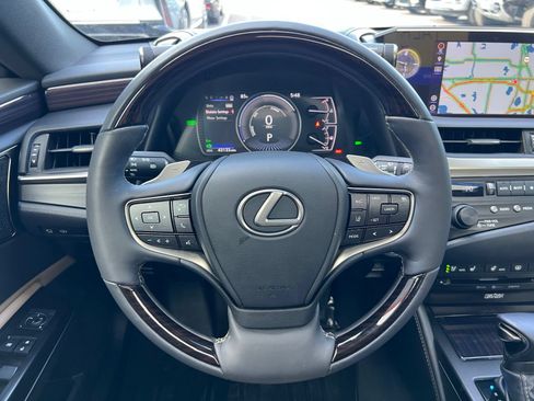 Used 2019 Lexus ES 300h Ultra Luxury w/ Accessory Package 2 FWD image 38