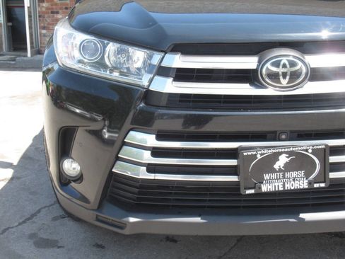 Used 2017 Toyota Highlander Limited AWD/4WD image 3
