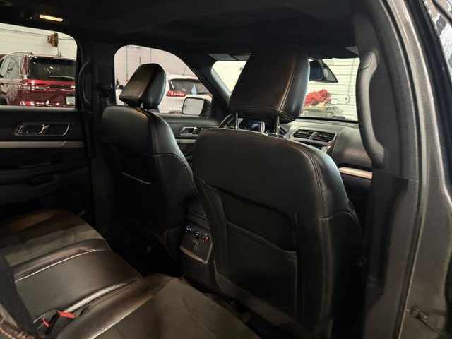 Used 2018 Ford Explorer XLT w/ XLT Appearance Package AWD/4WD image 15