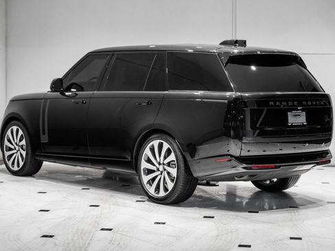 Used 2025 Land Rover Range Rover Long Wheelbase SE image 7