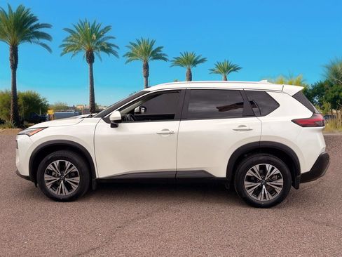 Used 2023 Nissan Rogue SV w/ SV Premium B Package FWD image 2