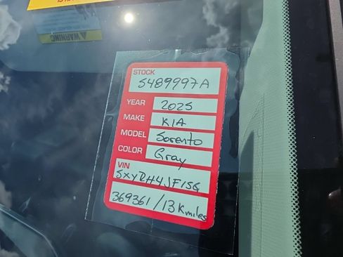Used 2025 Kia Sorento EX w/ Panoramic Sunroof Package FWD image 8