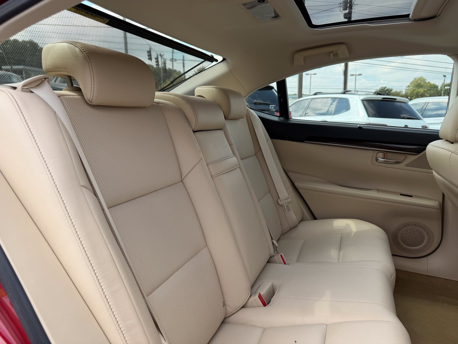 Used 2015 Lexus ES 350 w/ Ultra Luxury Package FWD image 33