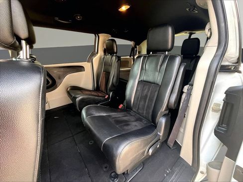 Used 2017 Dodge Grand Caravan SXT FWD image 25