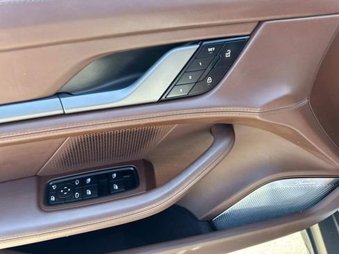 Used 2022 Porsche Taycan Turbo image 18