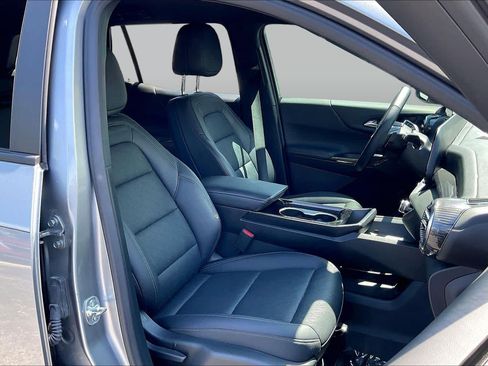 Certified 2025 Chevrolet Equinox LT w/ Convenience Package II FWD image 8