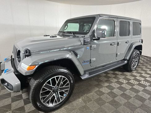 Used 2023 Jeep Wrangler Unlimited Sahara AWD/4WD image 8