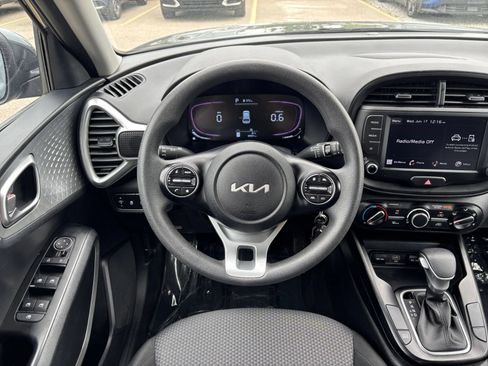 Used 2025 Kia Soul LX w/ LX Technology Package FWD image 33