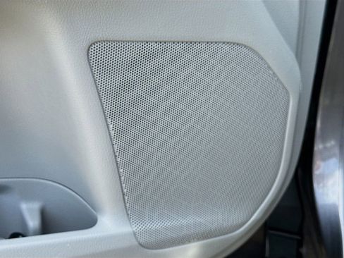 Used 2019 Toyota Highlander XLE FWD image 24