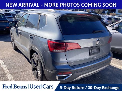 Certified 2022 Volkswagen Taos SEL w/ Panoramic Sunroof Package image 4